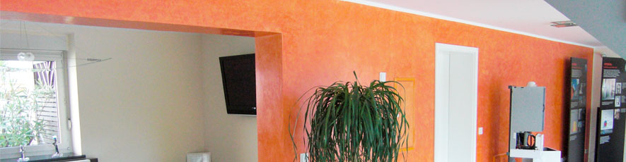 Wandgestaltung mit Farbe und Spachteltechniken